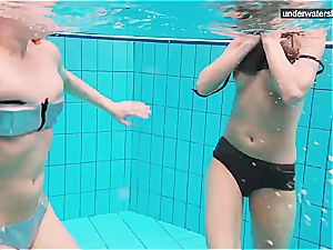 three bare femmes have joy underwater
